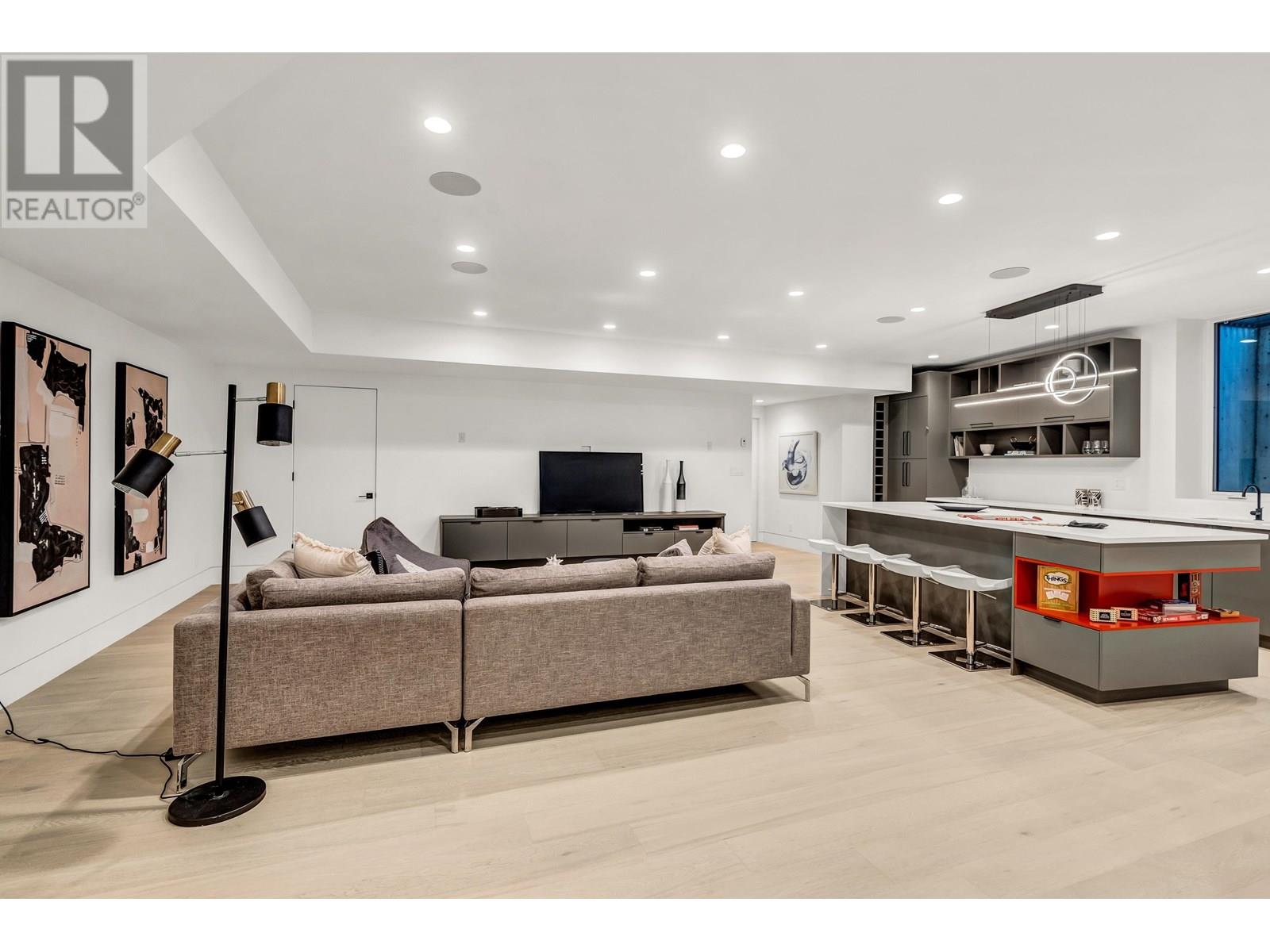 4500 CANTERBURY CRESCENT, North Vancouver