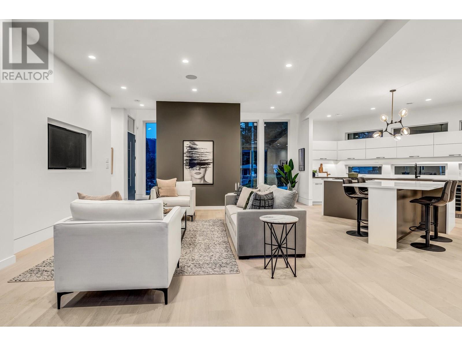 4500 CANTERBURY CRESCENT, North Vancouver