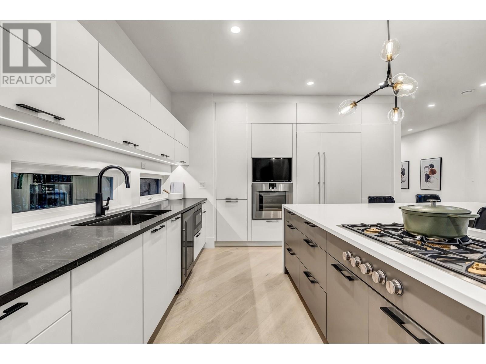 4500 CANTERBURY CRESCENT, North Vancouver
