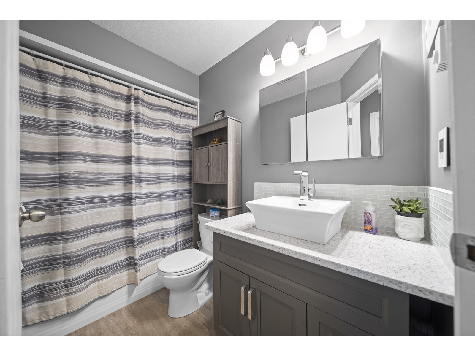 Photo 12 of 202 Davis Crescent, Langley BC