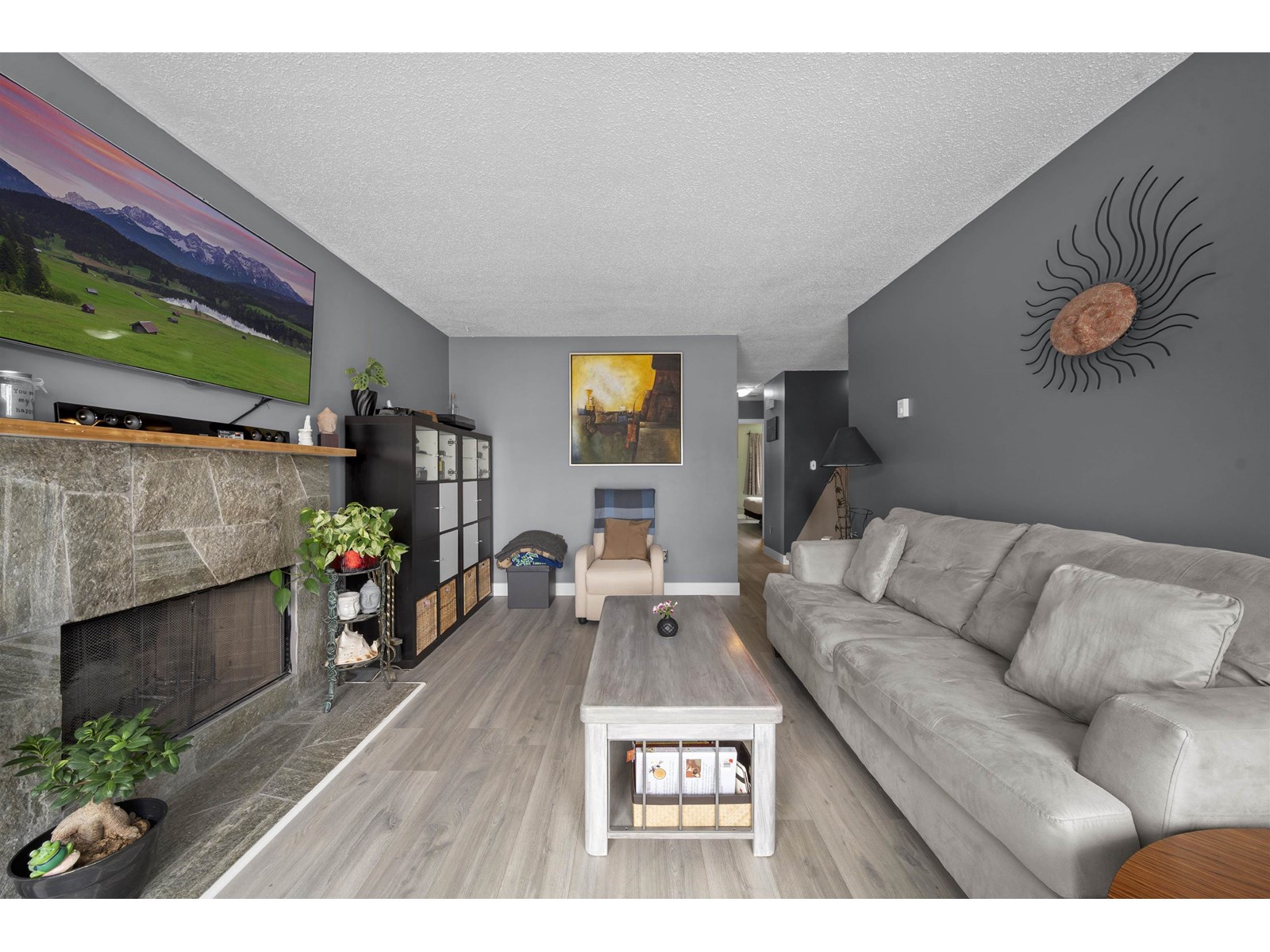 Photo 4 of 202 Davis Crescent, Langley BC