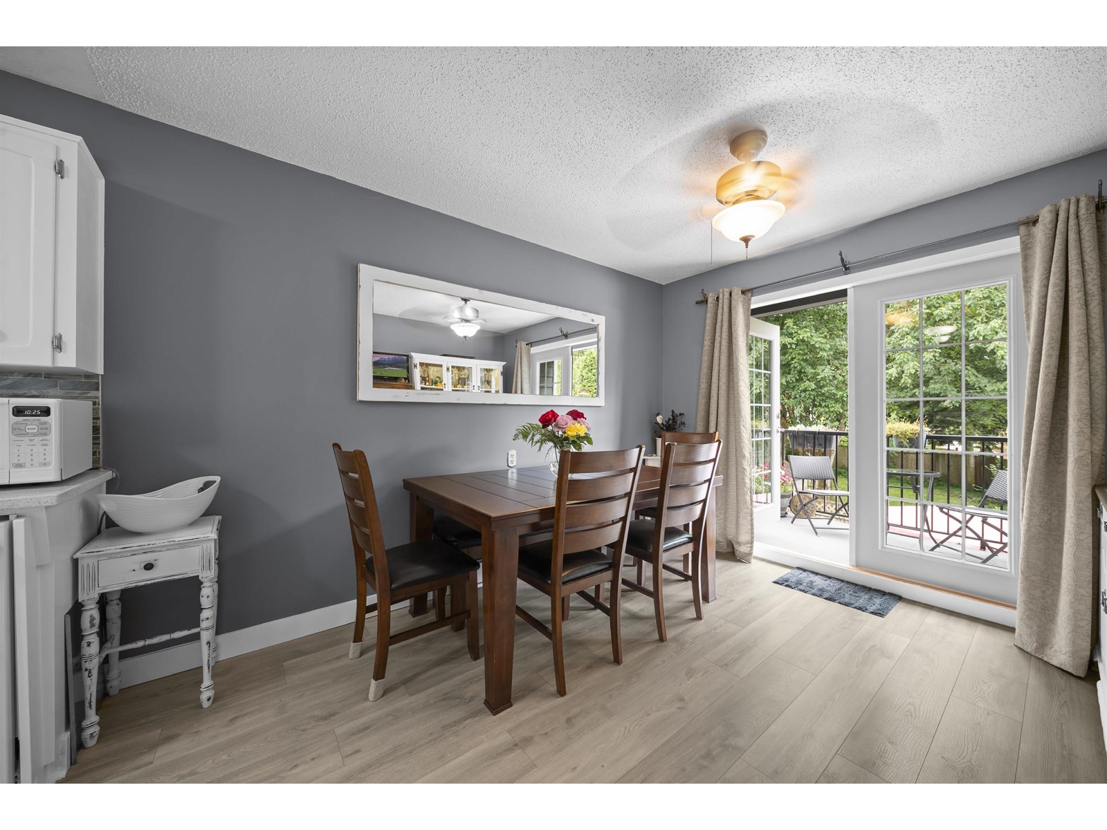 Photo 7 of 202 Davis Crescent, Langley BC