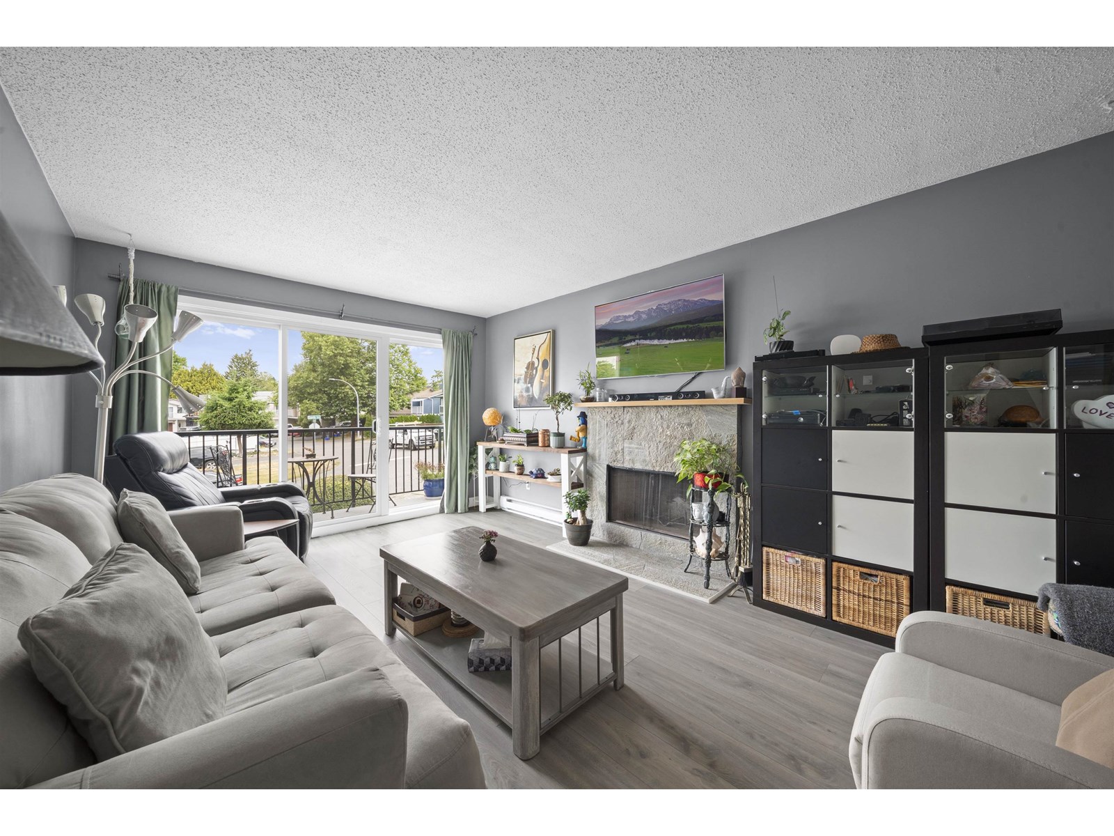 Photo 3 of 202 Davis Crescent, Langley BC