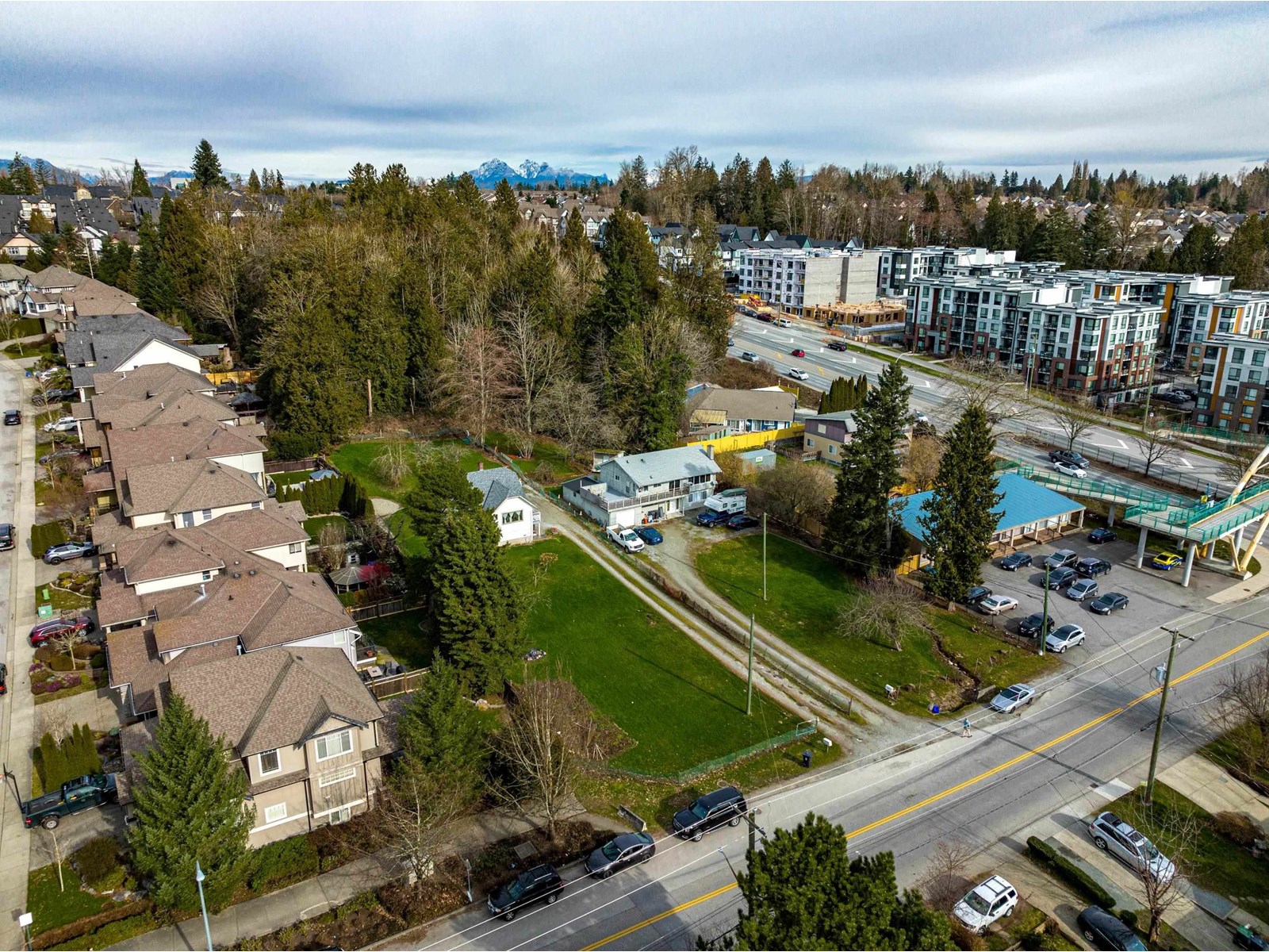 Photo 4 of 19957 68 Avenue, Langley BC