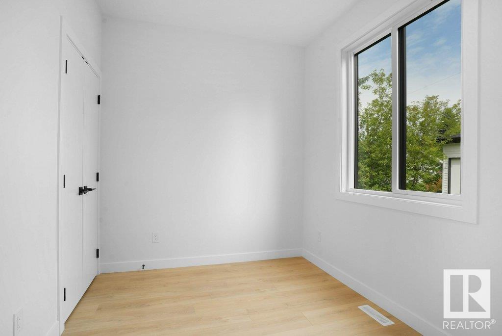 Photo 14 of 10946 62 Av Nw, Edmonton AB