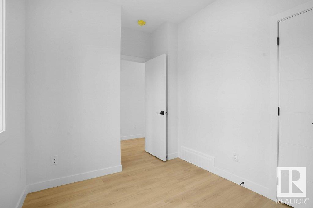 Photo 15 of 10946 62 Av Nw, Edmonton AB