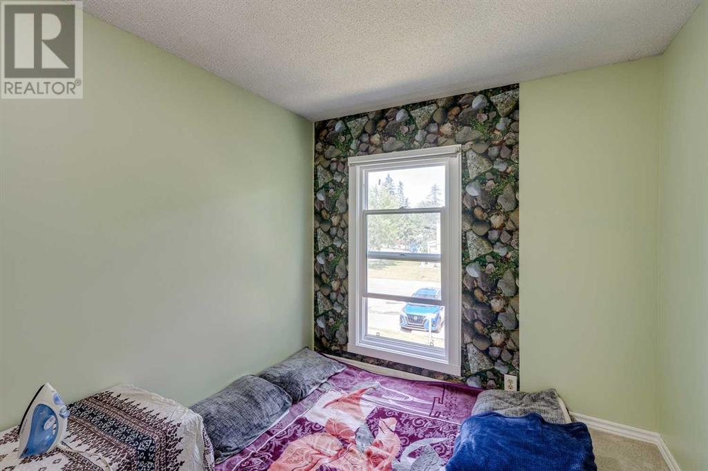 Single Family House for Sale in    Street NE Pineridge Calgary 