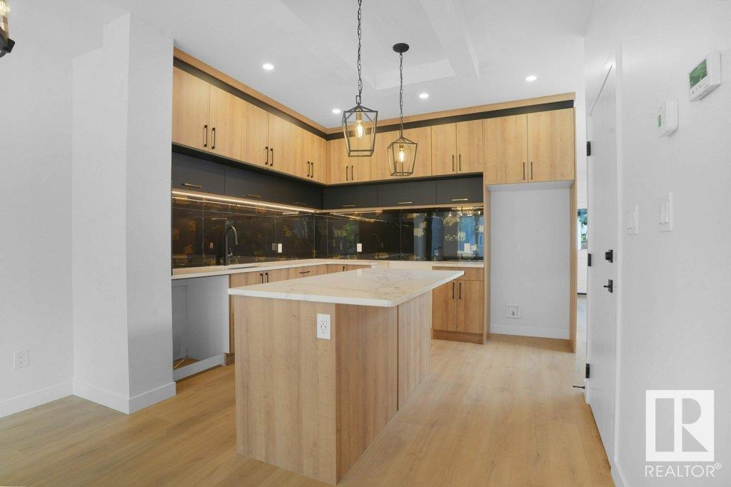Photo 9 of 10946 62 Av Nw, Edmonton AB