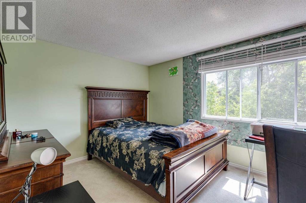 Single Family House for Sale in    Street NE Pineridge Calgary 