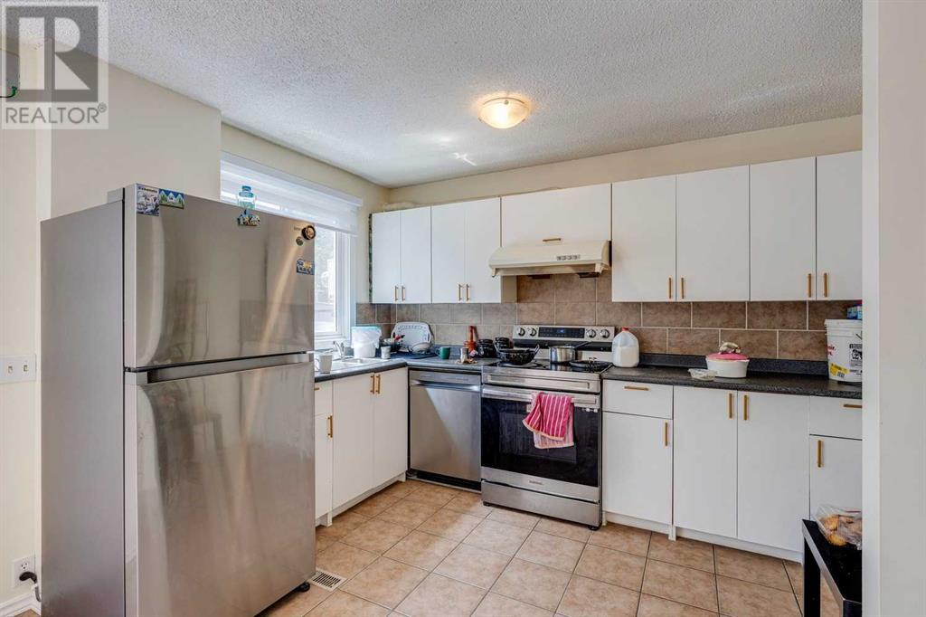 Single Family House for Sale in    Street NE Pineridge Calgary 