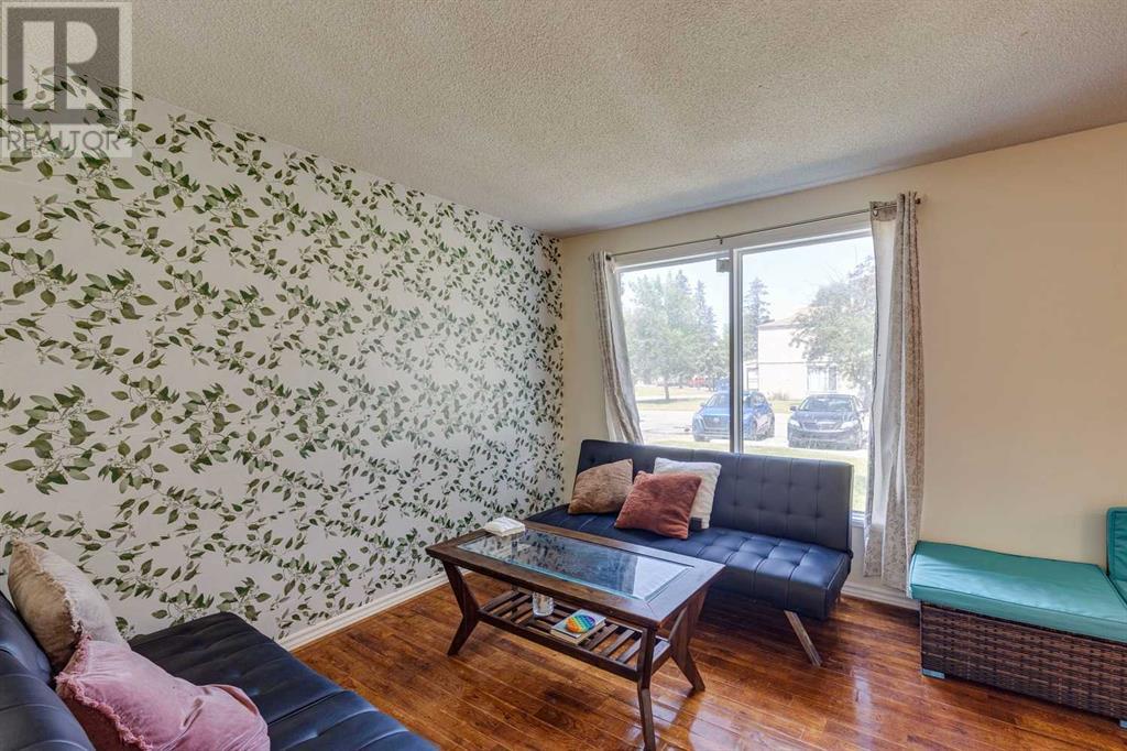 Single Family House for Sale in    Street NE Pineridge Calgary 