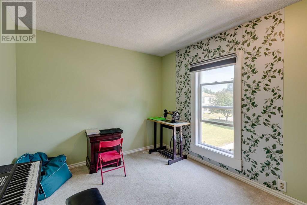 Single Family House for Sale in    Street NE Pineridge Calgary 