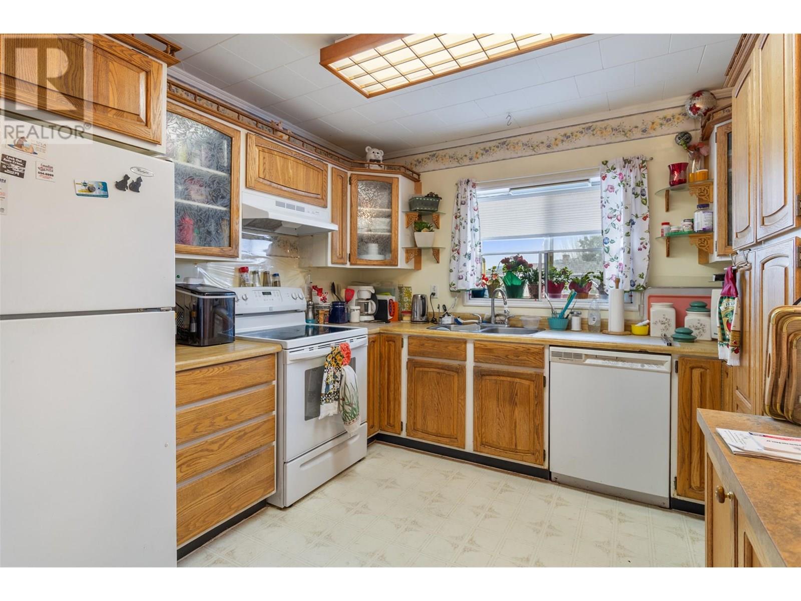 Photo 8 of 957 Newton Street, Kamloops BC