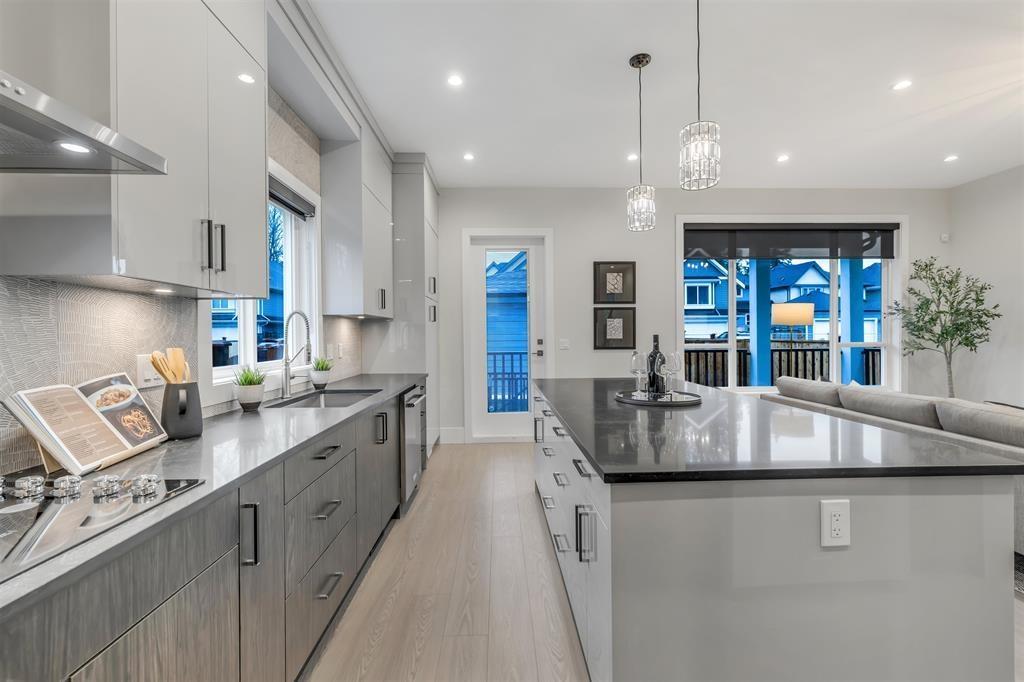 Photo 10 of 17136 1 Avenue, Surrey BC
