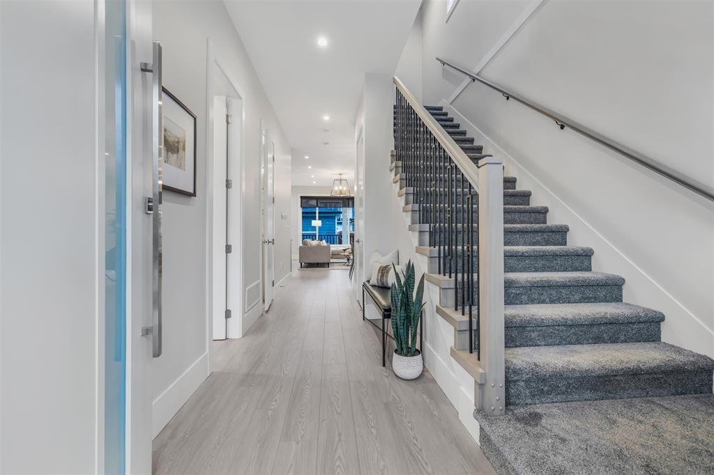 Photo 5 of 17136 1 Avenue, Surrey BC