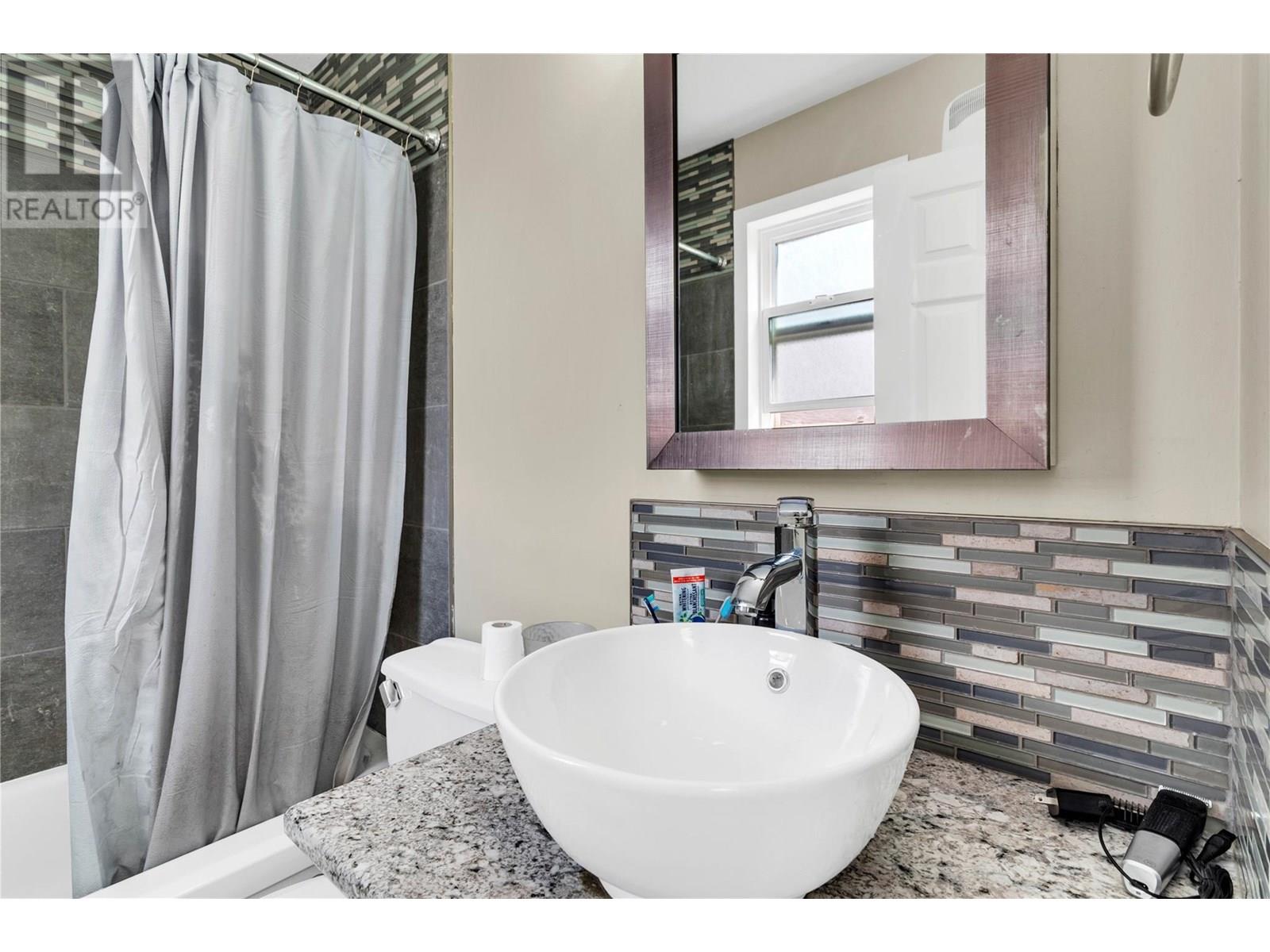 3155 Gordon Drive Unit# 209, Kelowna