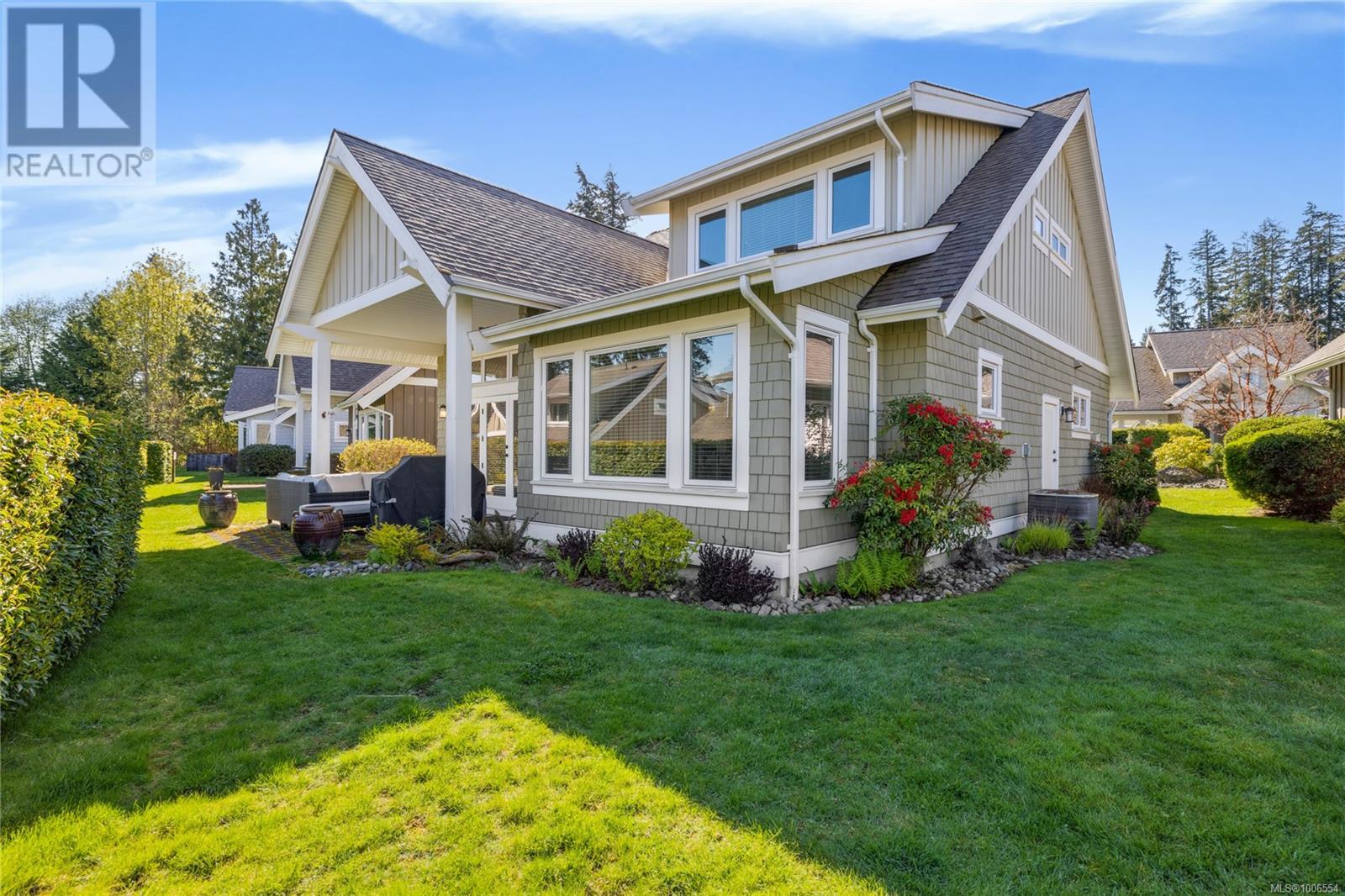 Photo 10 of 29 5251 Island Hwy, Qualicum Beach BC