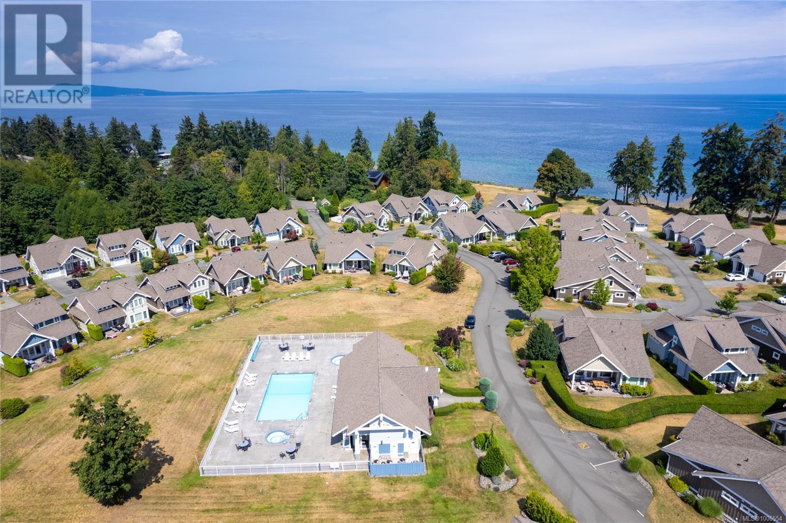 Photo 2 of 29 5251 Island Hwy, Qualicum Beach BC