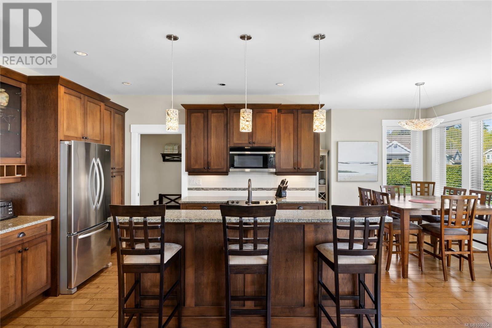Photo 6 of 29 5251 Island Hwy, Qualicum Beach BC