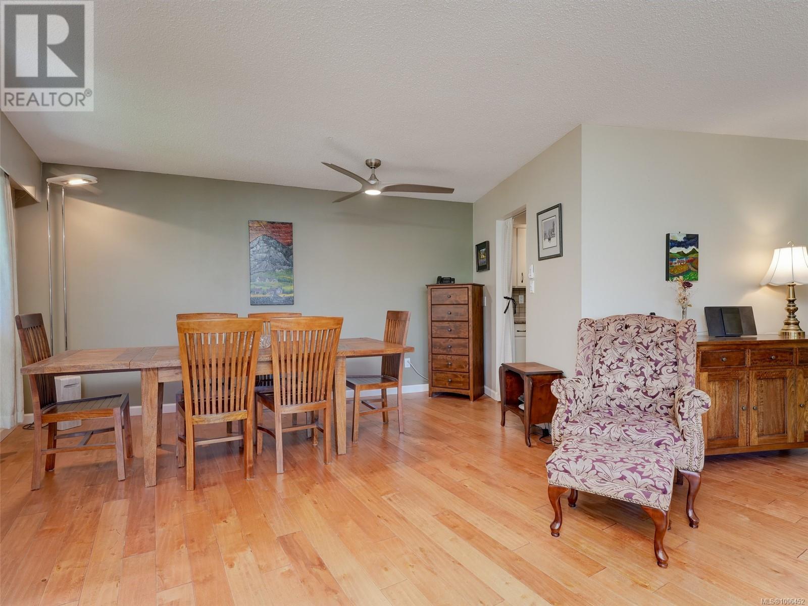 Photo 6 of 32 3958 Cedar Hill Rd, Saanich BC