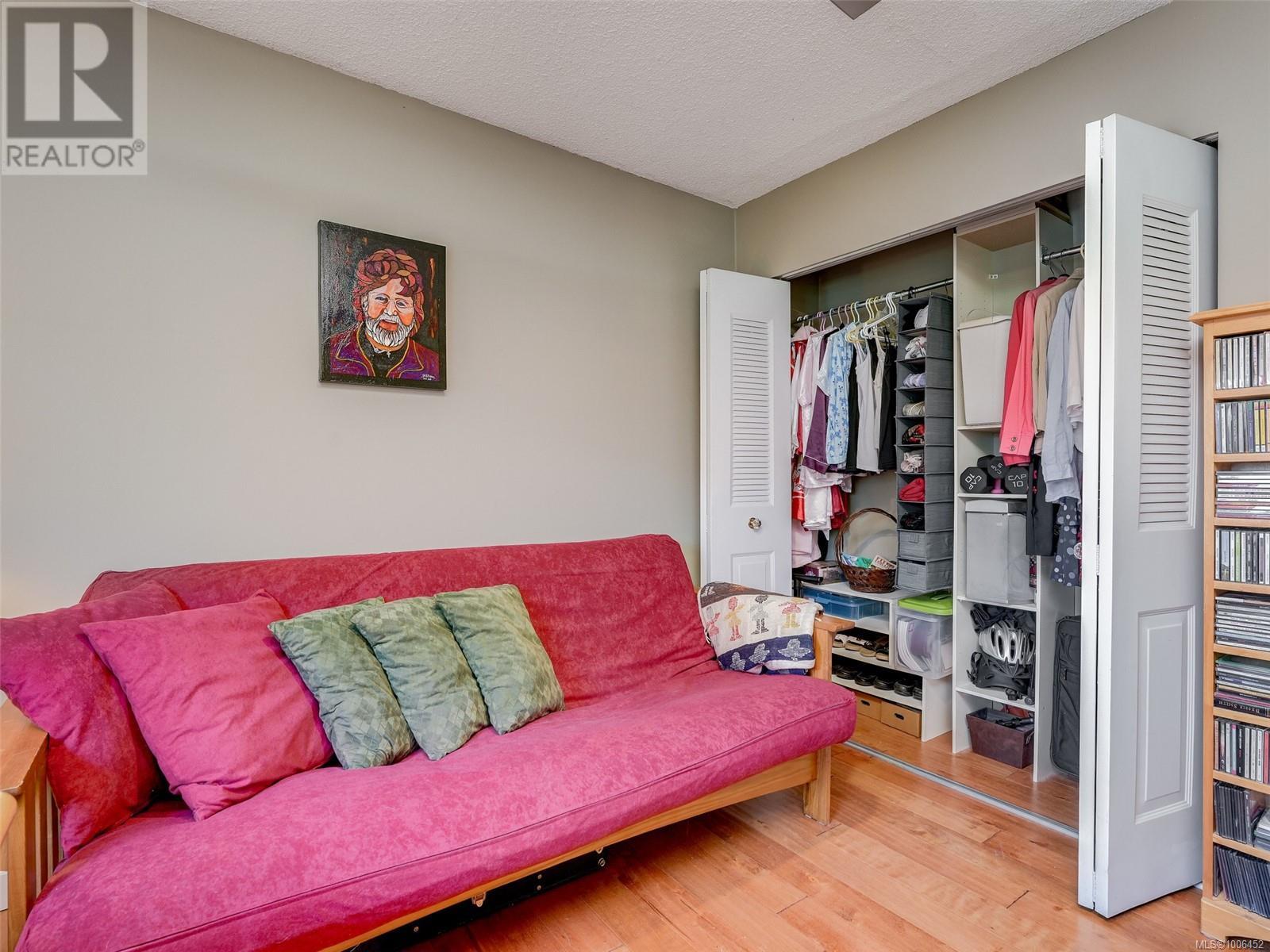 Photo 15 of 32 3958 Cedar Hill Rd, Saanich BC