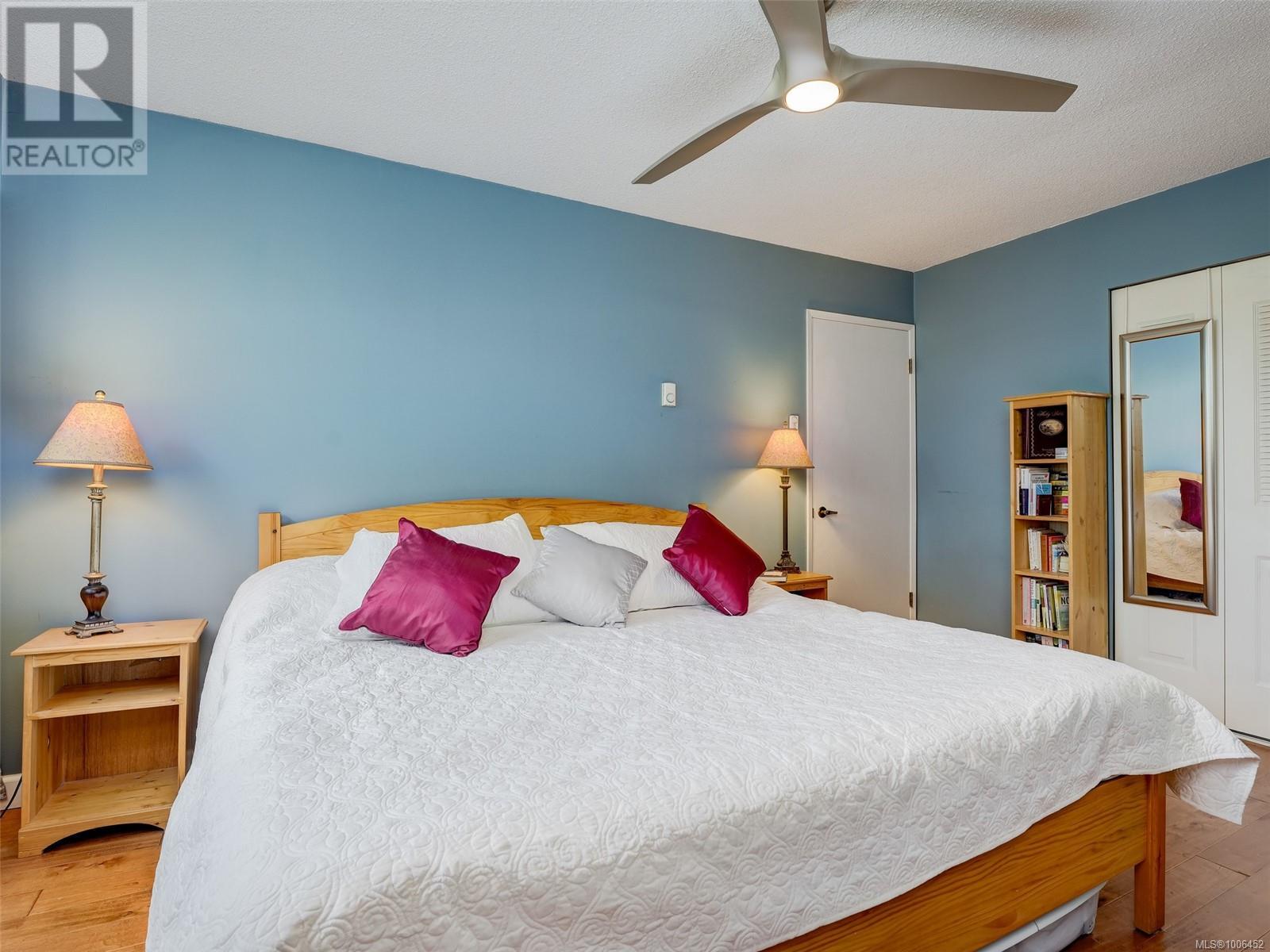 Photo 10 of 32 3958 Cedar Hill Rd, Saanich BC