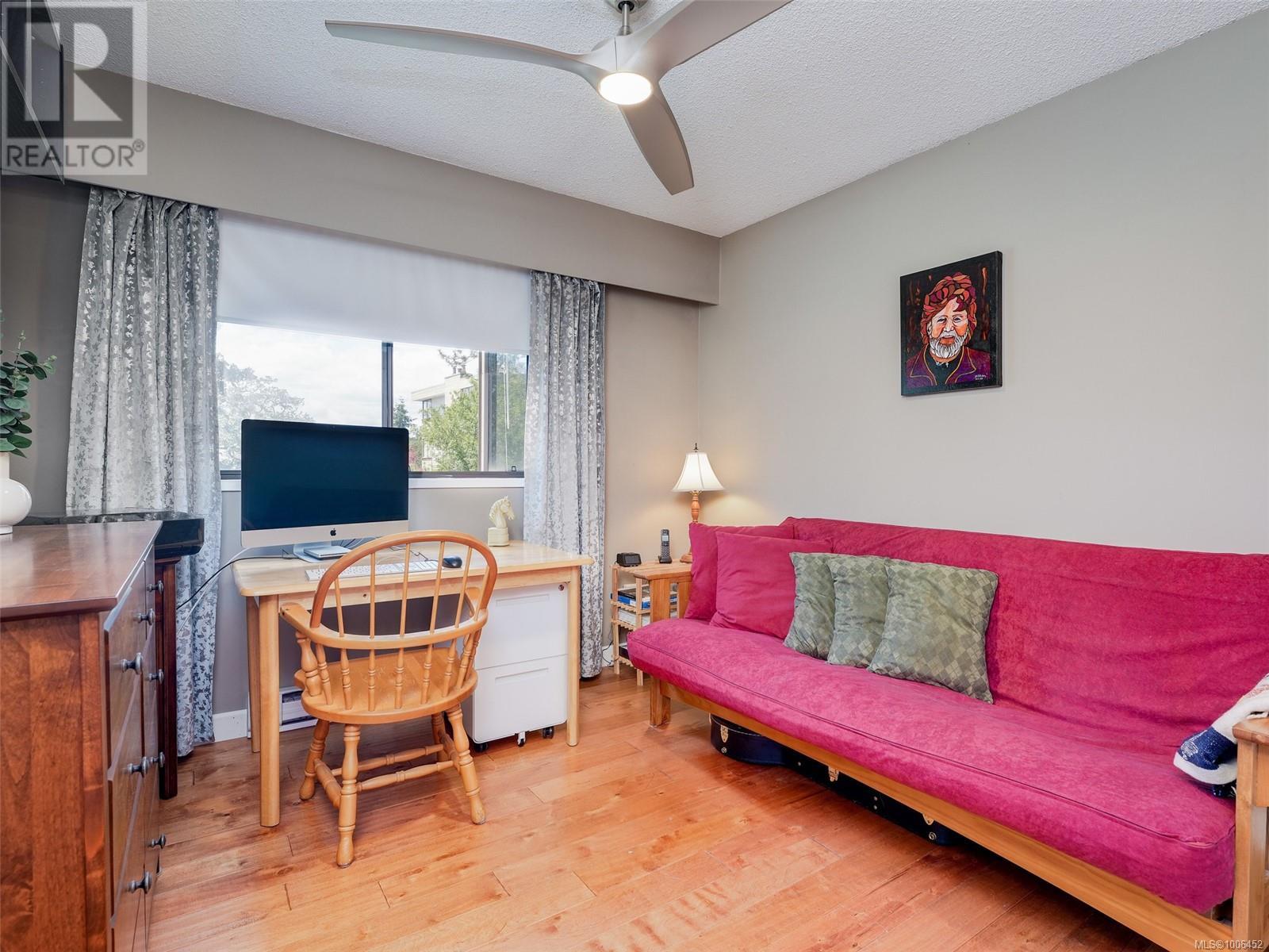 Photo 13 of 32 3958 Cedar Hill Rd, Saanich BC