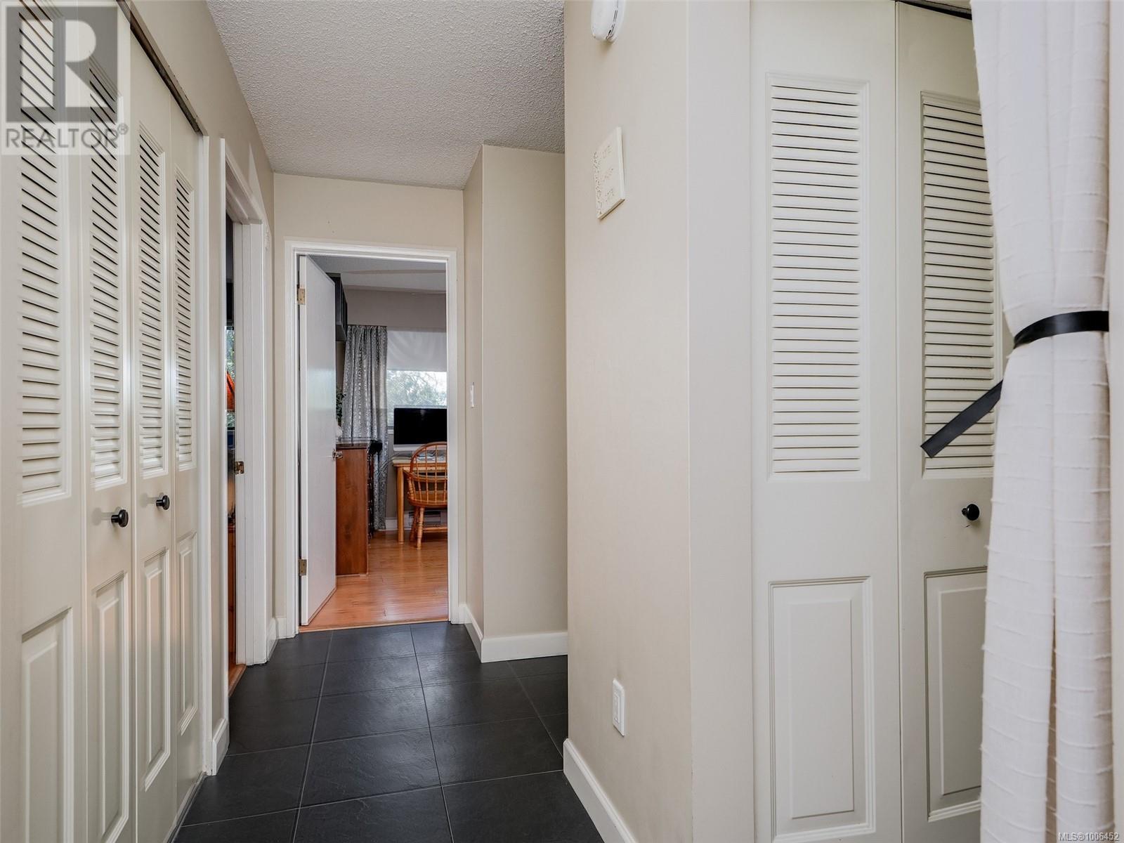 Photo 19 of 32 3958 Cedar Hill Rd, Saanich BC