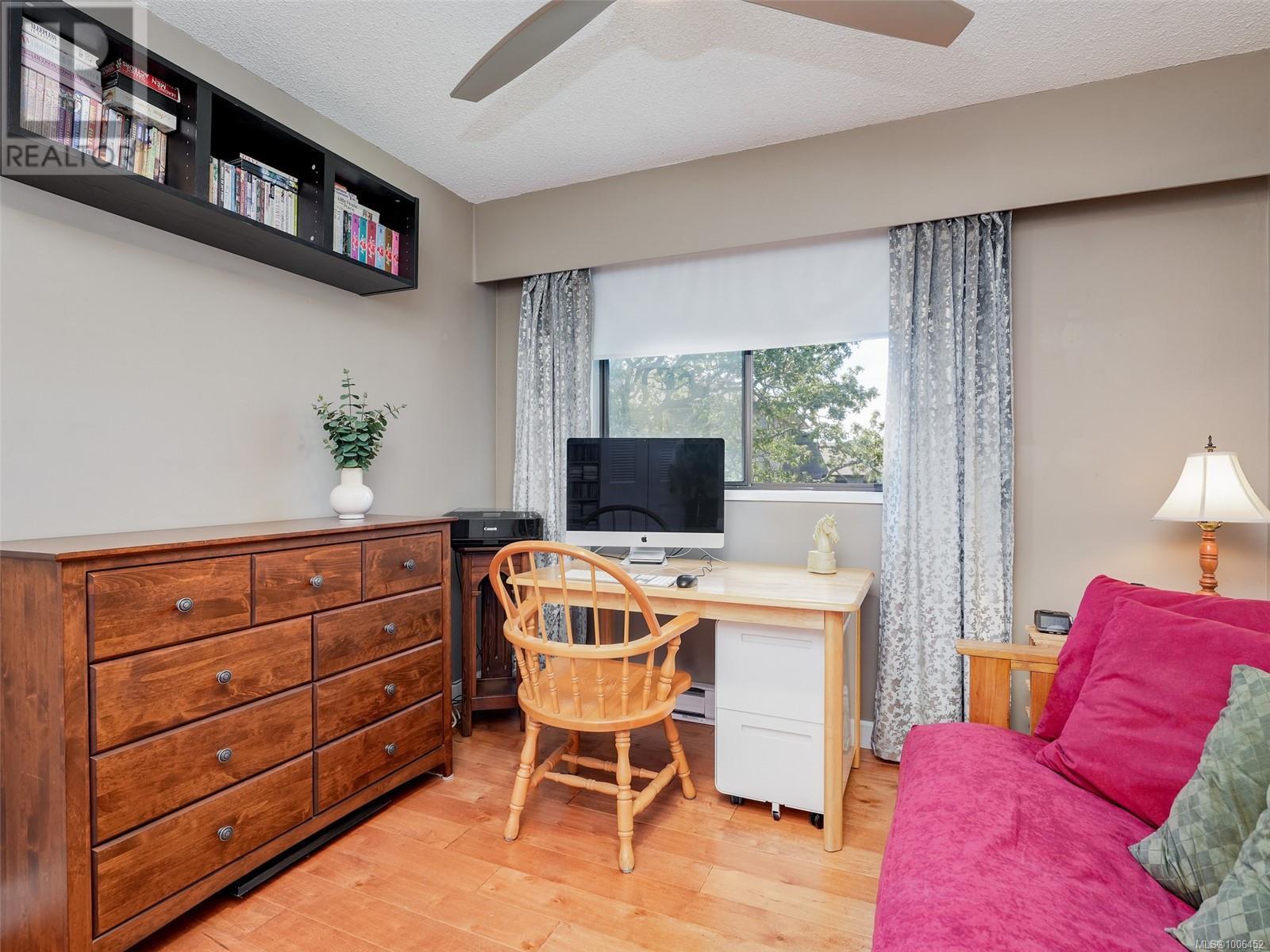 Photo 14 of 32 3958 Cedar Hill Rd, Saanich BC