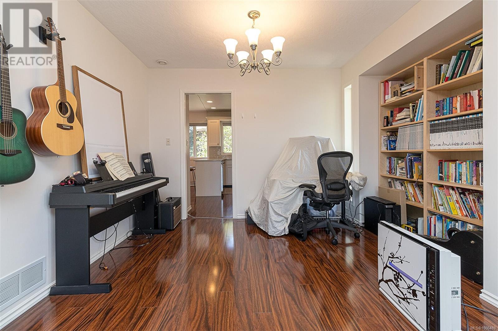 Photo 11 of 2619 Crystalview Dr, Langford BC