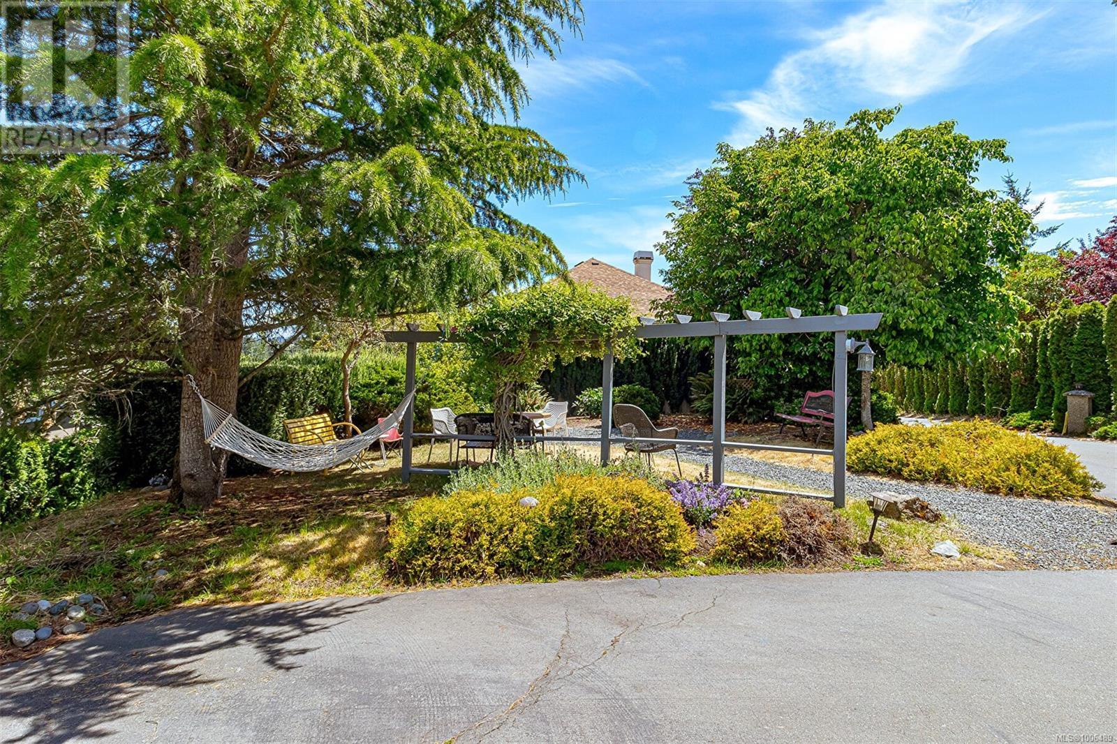 Photo 32 of 2619 Crystalview Dr, Langford BC