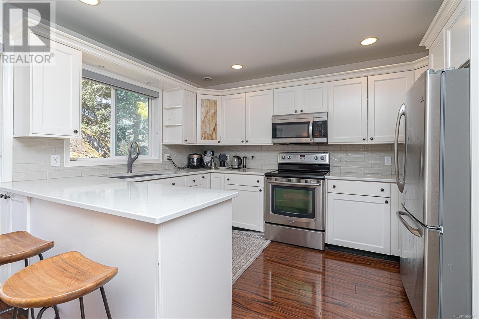 Photo 13 of 2619 Crystalview Dr, Langford BC