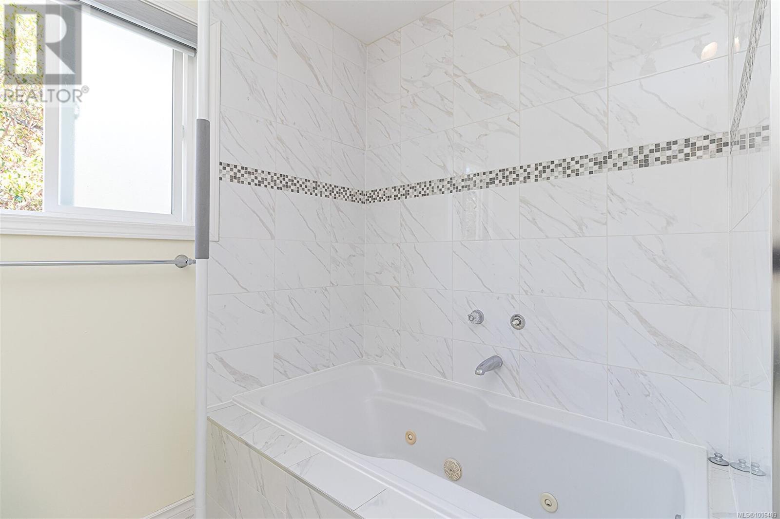 Photo 12 of 2619 Crystalview Dr, Langford BC