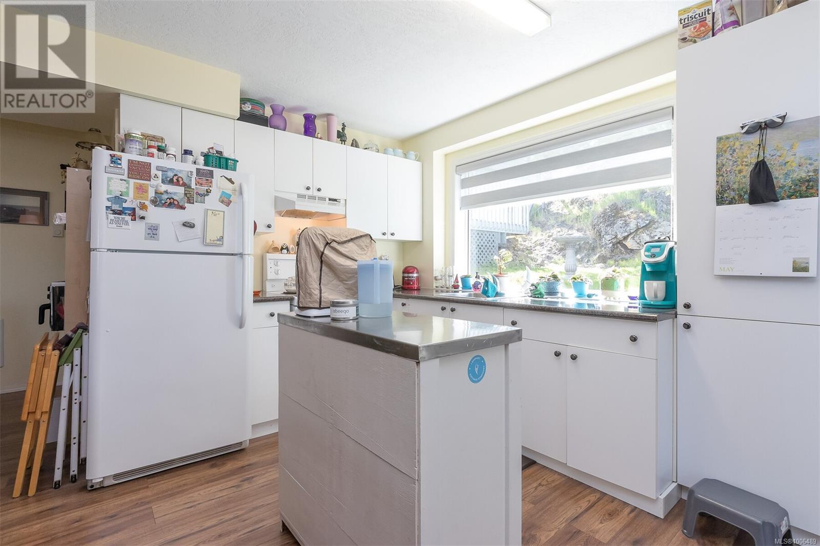 Photo 3 of 2619 Crystalview Dr, Langford BC