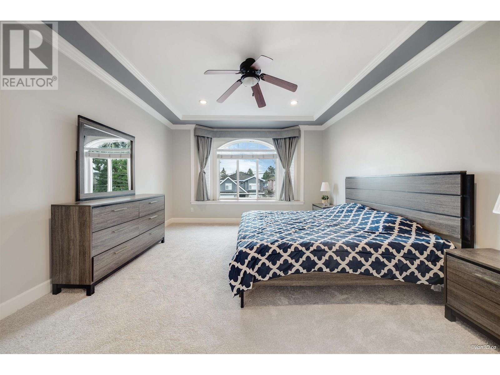 Photo 5 of 7821 17th Avenue, Burnaby BC