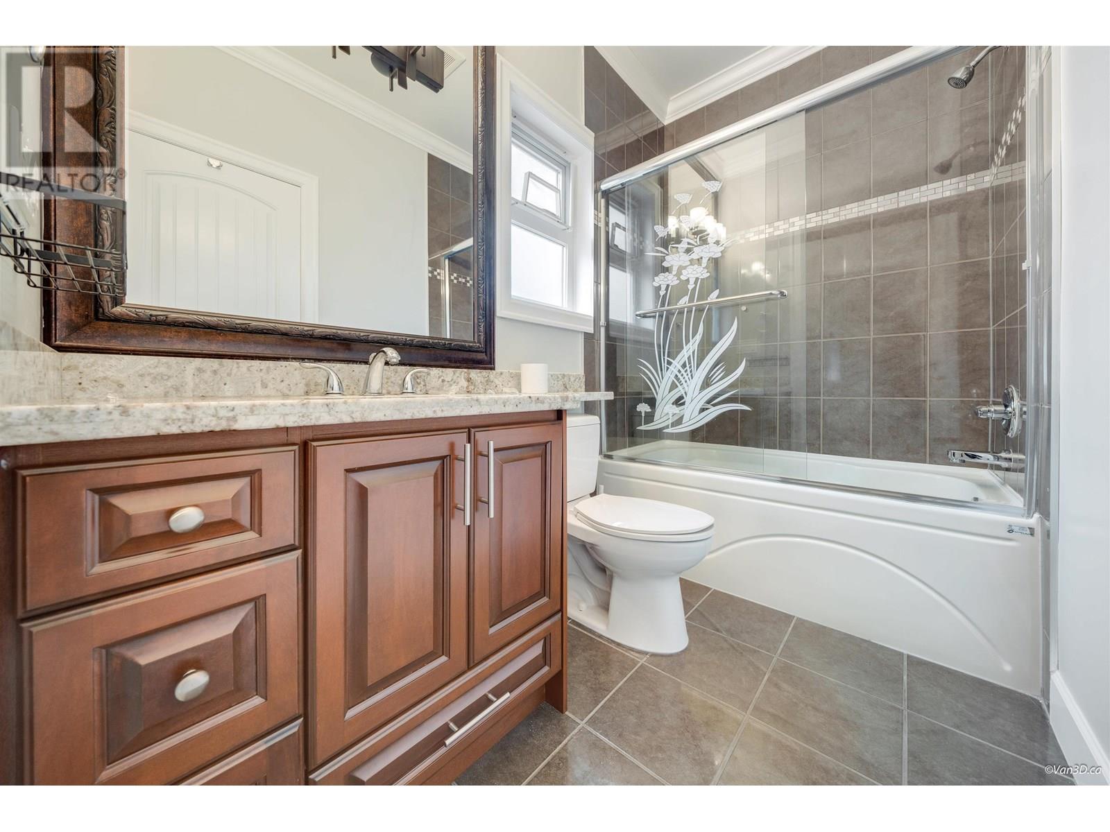 Photo 8 of 7821 17th Avenue, Burnaby BC
