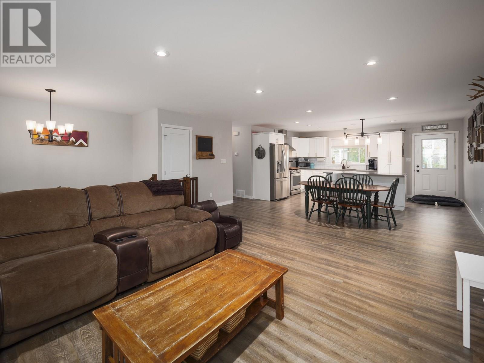 Photo 5 of 8249 Peter Road, Prince George BC