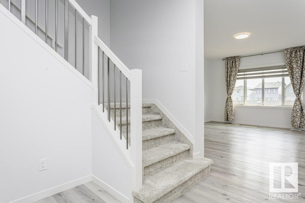 Photo 14 of 2627 200 St Nw, Edmonton AB