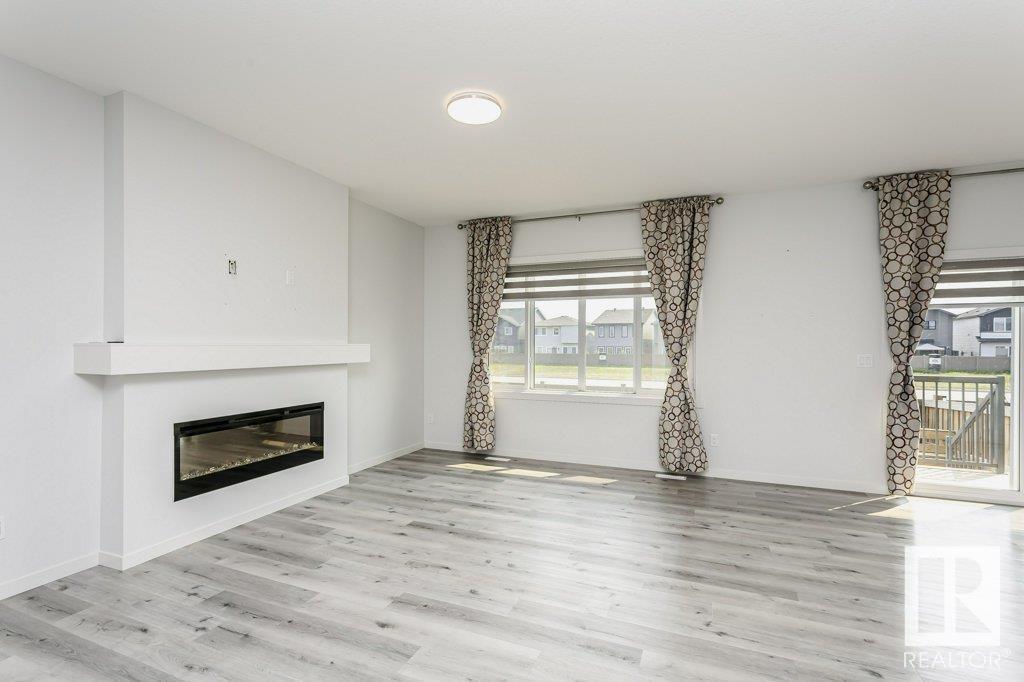 Photo 3 of 2627 200 St Nw, Edmonton AB