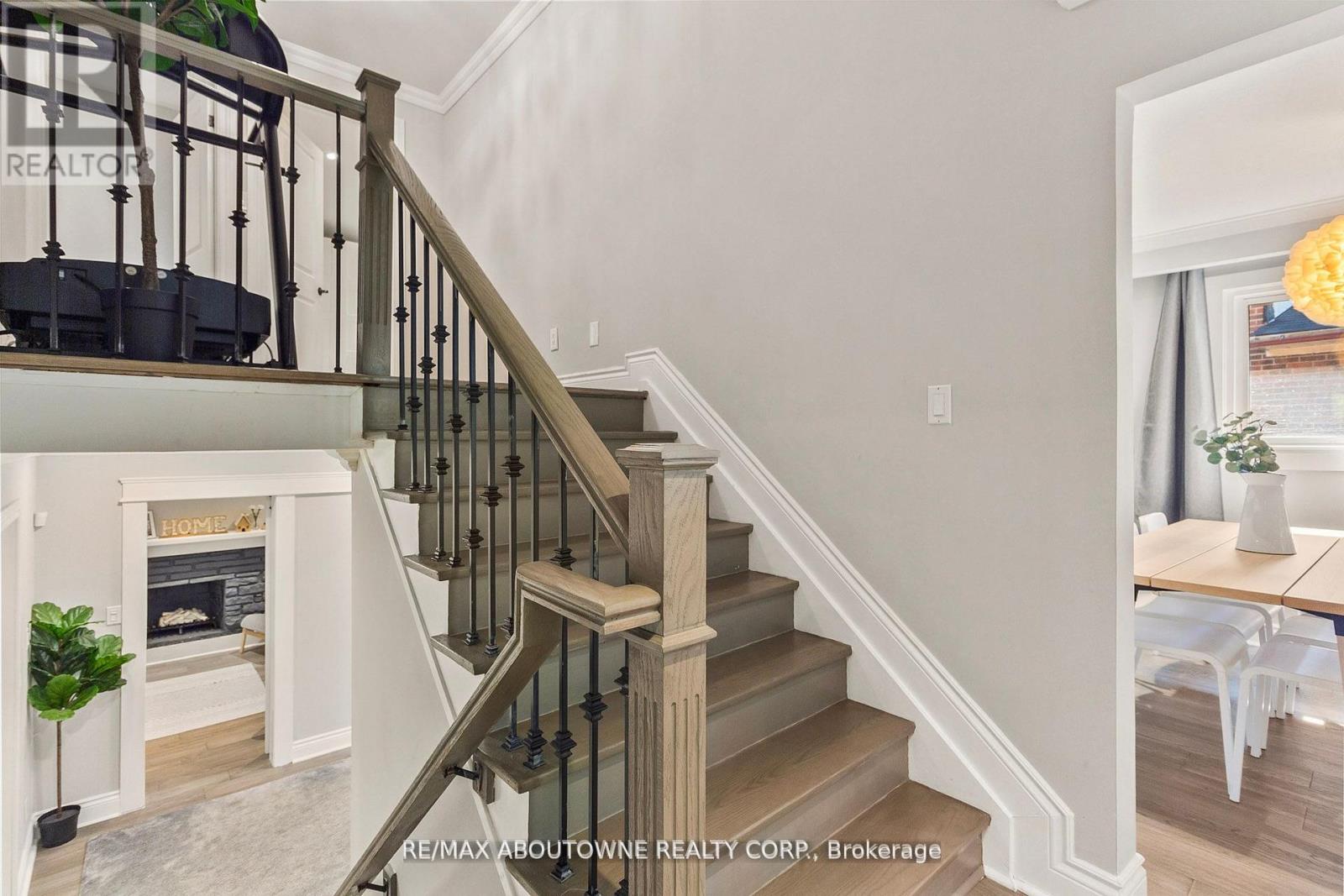 Photo 11 of 1230 Wood Place, Oakville ON
