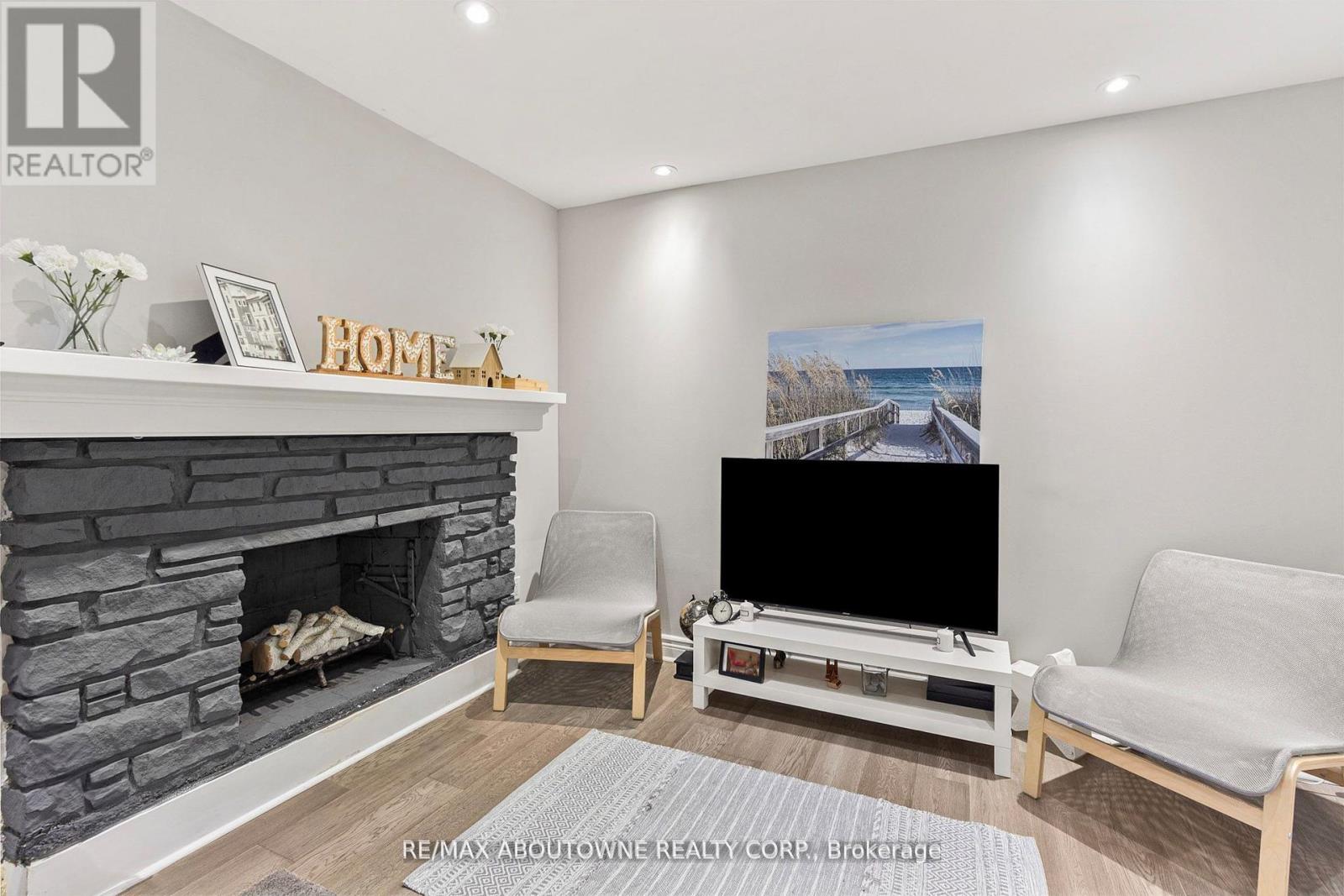 Photo 16 of 1230 Wood Place, Oakville ON
