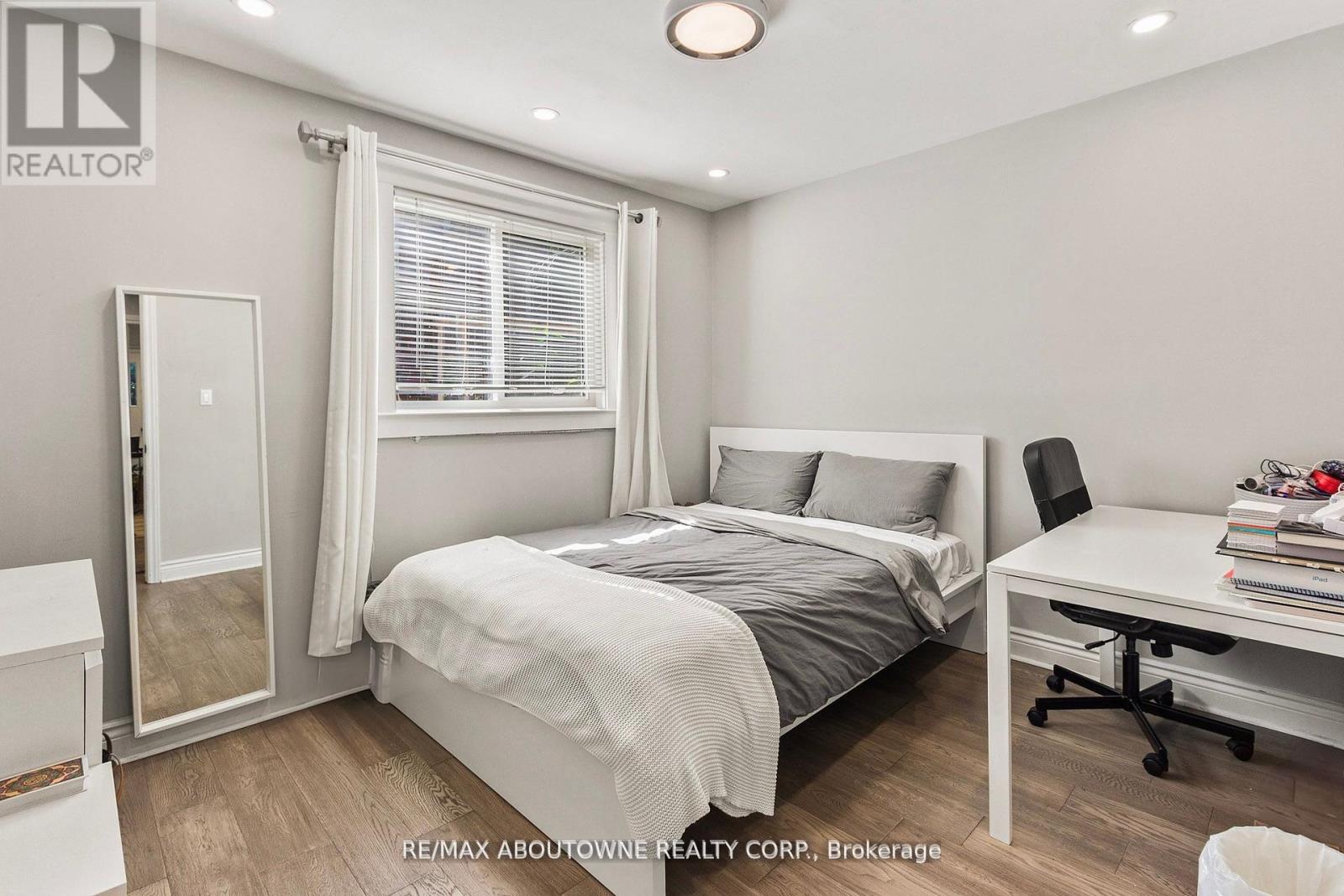 Photo 3 of 1230 Wood Place, Oakville ON