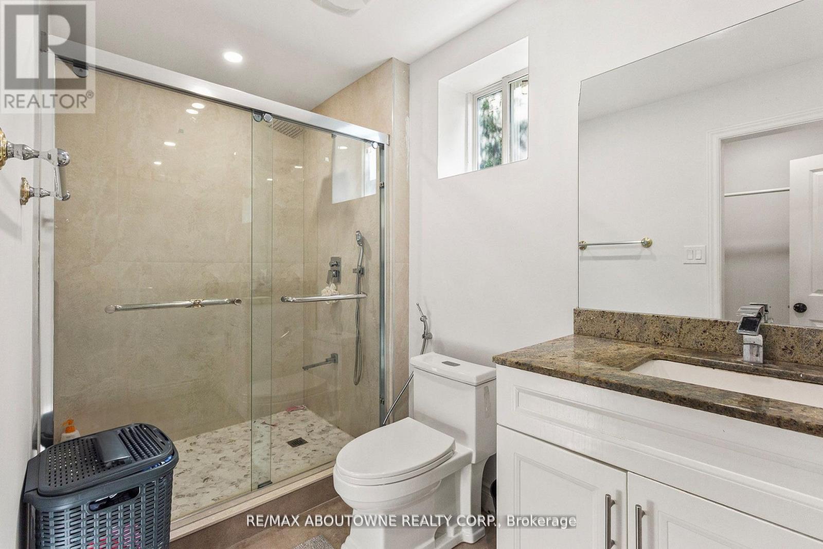 Photo 18 of 1230 Wood Place, Oakville ON