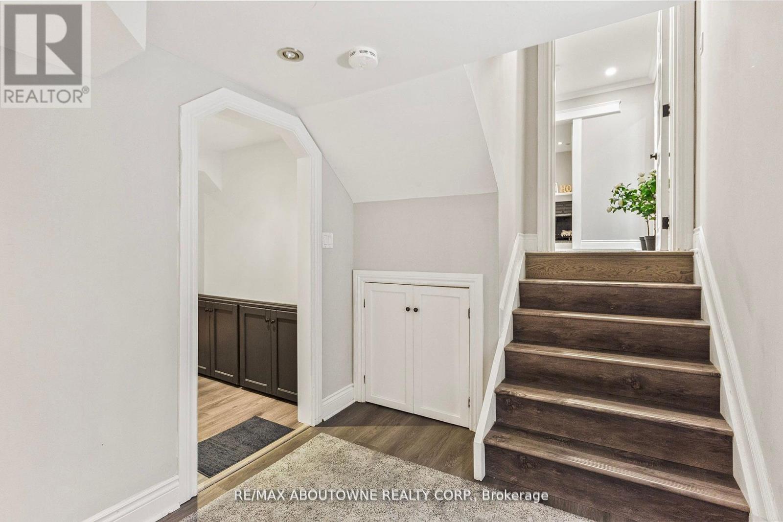 Photo 1 of 1230 Wood Place, Oakville ON