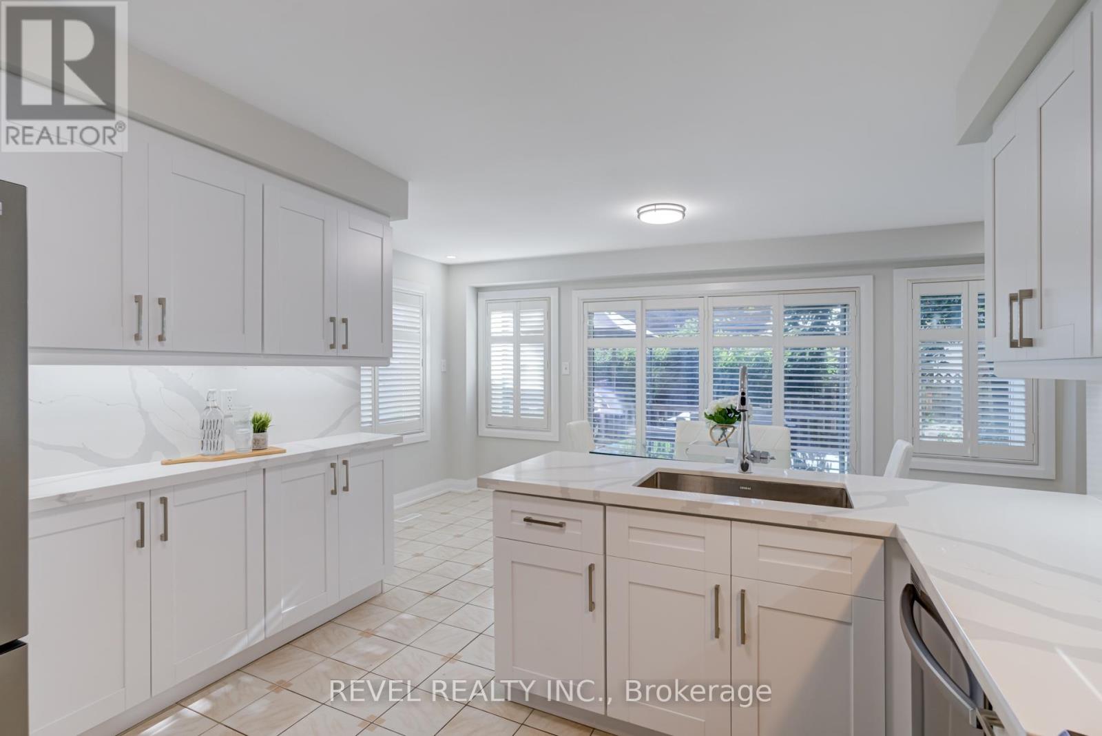 Single Family House for Sale in  LONE OAK AVENUE Brampton (Westgate) 