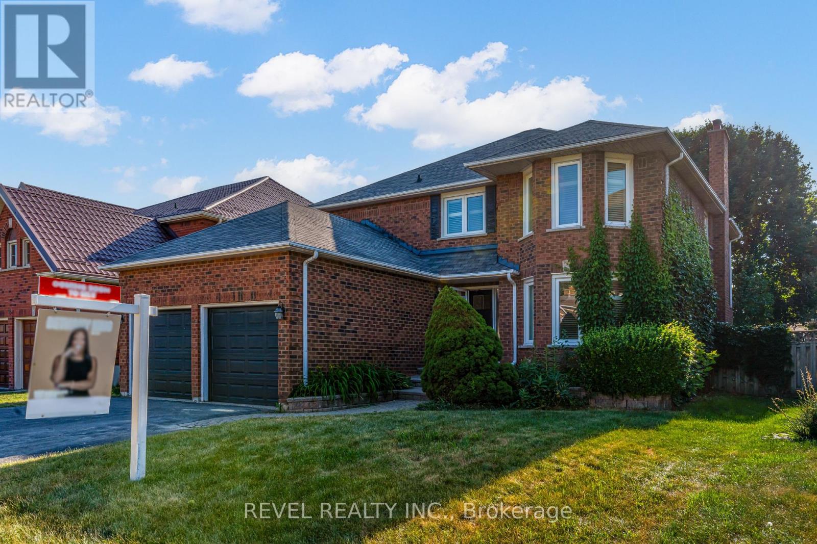 Single Family House for Sale in  LONE OAK AVENUE Brampton (Westgate) 