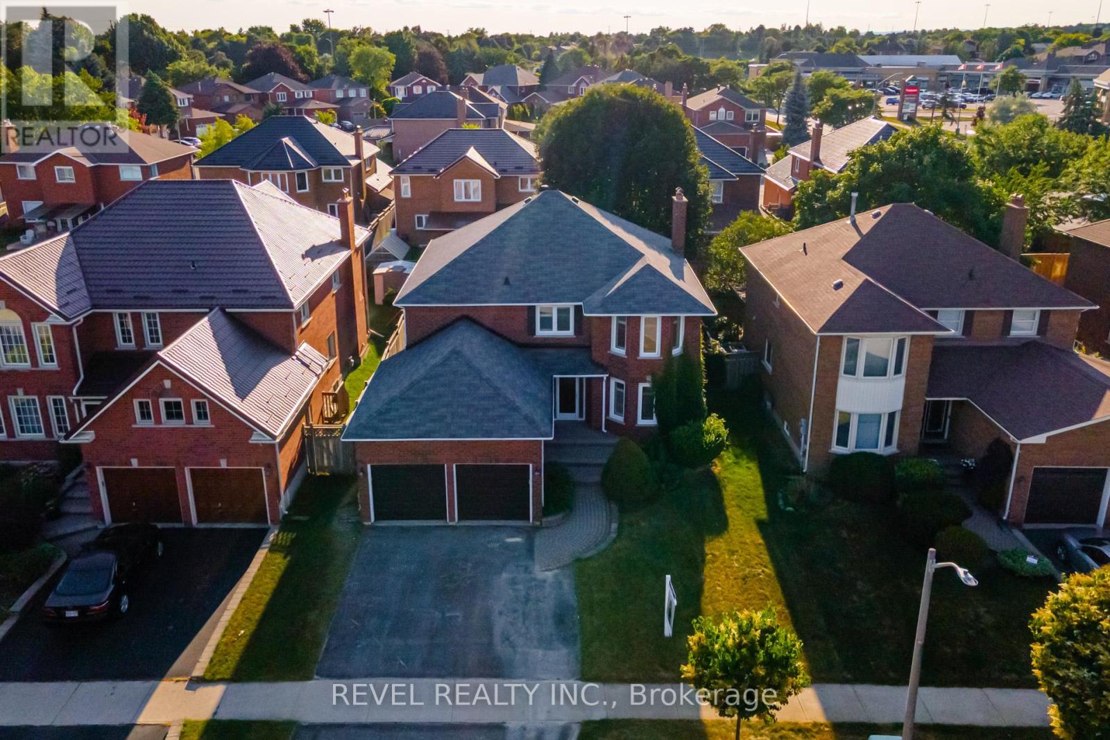 Single Family House for Sale in  LONE OAK AVENUE Brampton (Westgate) 