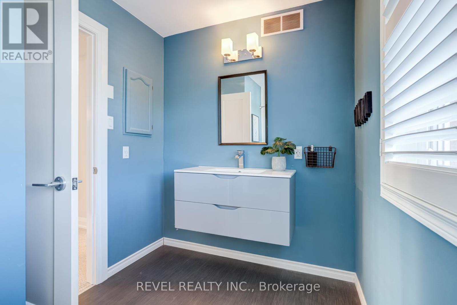 Single Family House for Sale in  LONE OAK AVENUE Brampton (Westgate) 