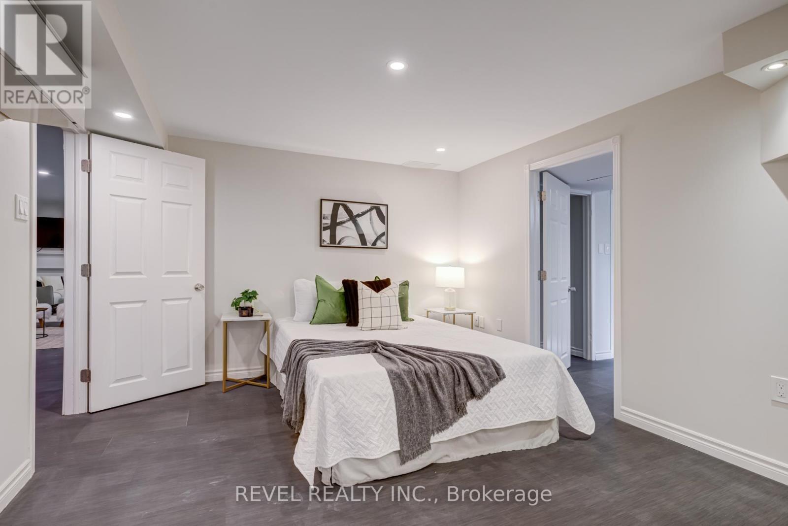 Single Family House for Sale in  LONE OAK AVENUE Brampton (Westgate) 