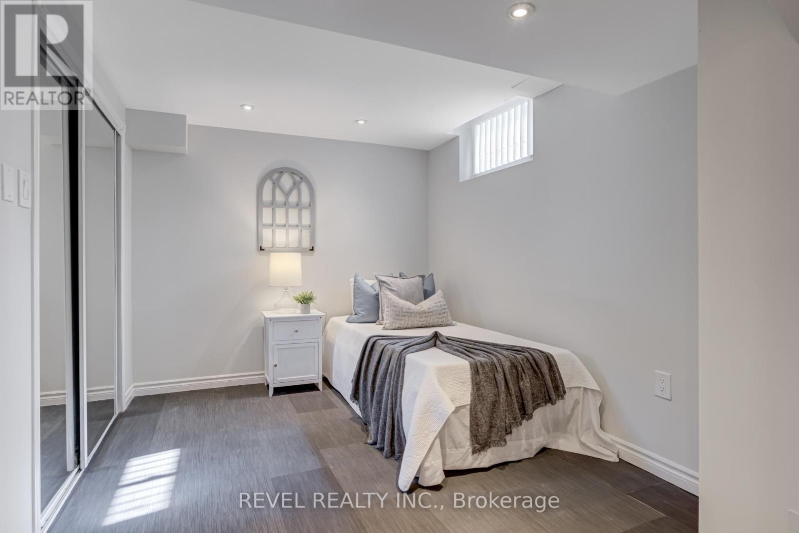 Single Family House for Sale in  LONE OAK AVENUE Brampton (Westgate) 